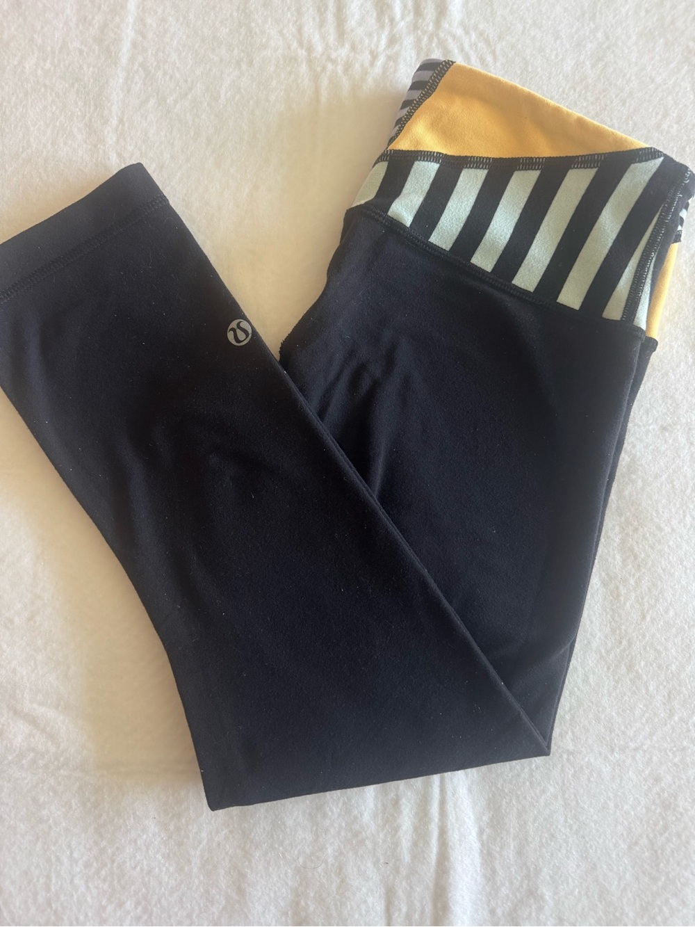 Lululemon Black Crop Capri Leggings 4 Yellow Geometric Patchwork Stripe waist